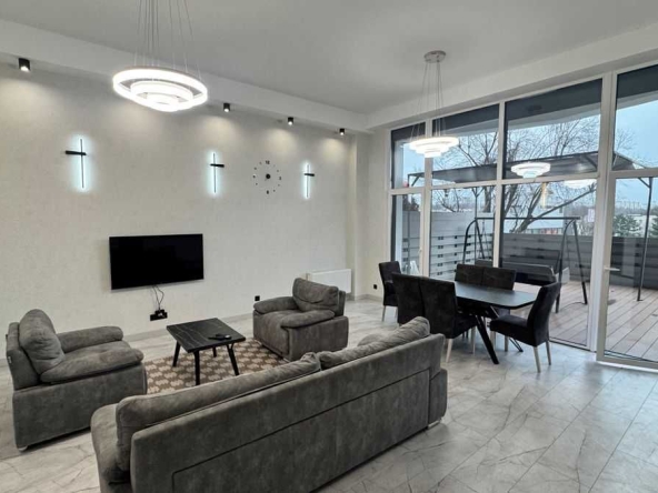 Дава се под наем Тристаен апартамент в София, Витоша - 110 кв.м за 475 € - Снимка #1