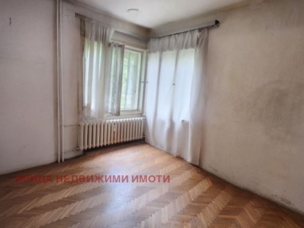 Двустаен апартамент в София, Докторски паметник - 75 кв.м за 4600 €/кв.м - Снимка #1