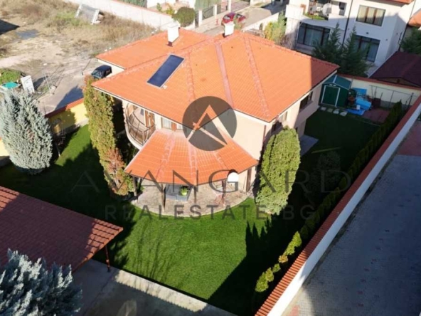 Къща в Пловдив, Остромила - 240 кв.м за 1041 €/кв.м - Снимка #1