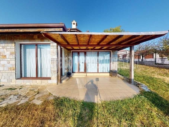 Тристаен апартамент в с. Кошарица, Област Бургас - 102 кв.м за 912 €/кв.м - Снимка #1