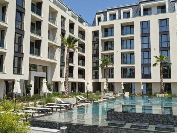 Дава се под наем Едностаен апартамент в к.к. Св.Св. Константин и Елена - 46 кв.м за 450 € - Снимка #1