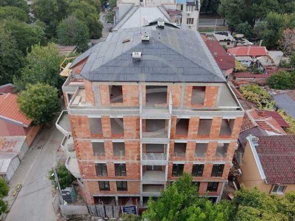 Тристаен апартамент в Пловдив, Кючук Париж - 99 кв.м за 807 €/кв.м - Снимка #1
