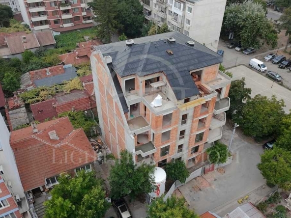 Тристаен апартамент в Пловдив, Център - 101 кв.м за 803 €/кв.м - Снимка #1