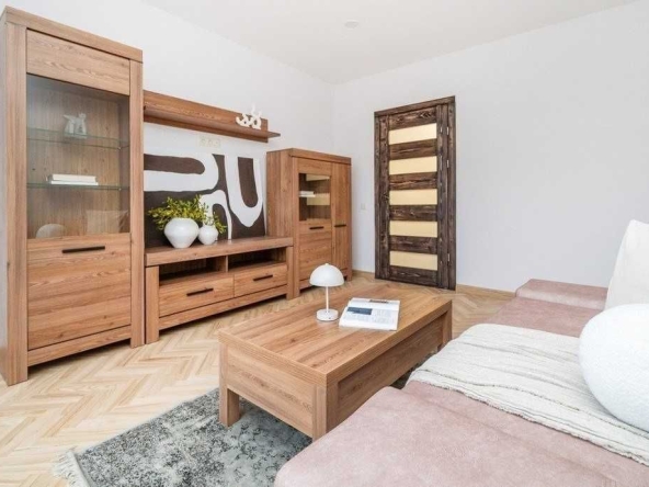 Дава се под наем Тристаен апартамент в Бургас, Братя Миладинови - 85 кв.м за 408 € - Снимка #1