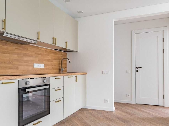 Дава се под наем Тристаен апартамент в Бургас, Славейков - 80 кв.м за 484.5 € - Снимка #1