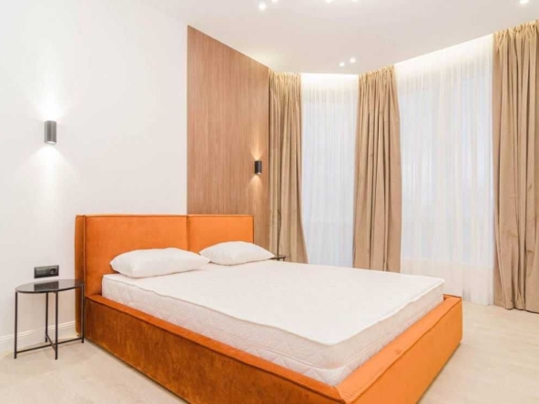 Дава се под наем Двустаен апартамент в София, Център - 80 кв.м за 425 € - Снимка #1