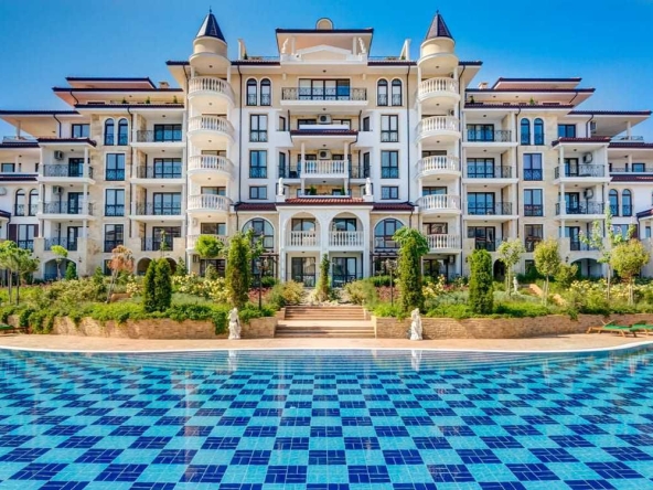 Тристаен апартамент в Несебър - 118 кв.м за 1865 €/кв.м - Снимка #1