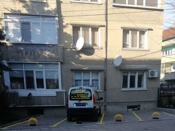 Дава се под наем Гараж / Паркомясто в Търговище, Център - 15 кв.м за 39.27 € - Снимка #1