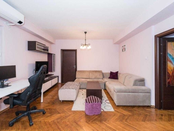 Дава се под наем Двустаен апартамент в София, Лозенец - 58 кв.м за 433.5 € - Снимка #1