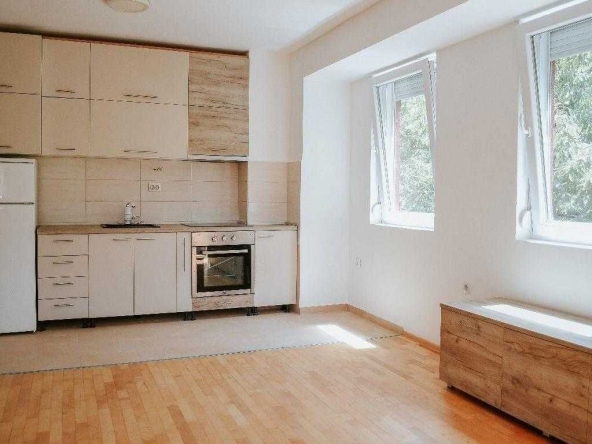 Дава се под наем Едностаен апартамент в Пловдив, Кючук Париж - 36 кв.м за 153 € - Снимка #1