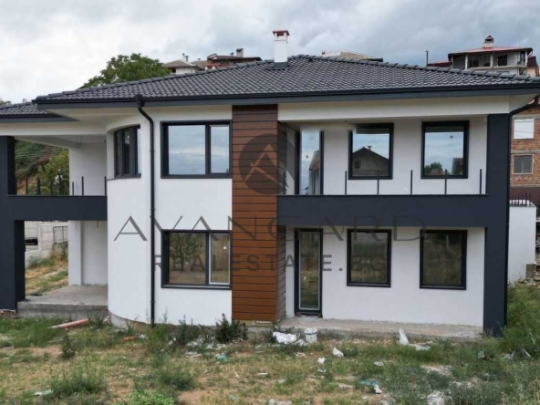 Къща в с. Първенец, Област Пловдив - 450 кв.м за 812 €/кв.м - Снимка #1