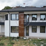 Къща в с. Първенец, Област Пловдив - 450 кв.м за 812 €/кв.м - Снимка #1