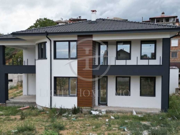 Къща в с. Първенец, Област Пловдив - 450 кв.м за 812 €/кв.м - Снимка #1