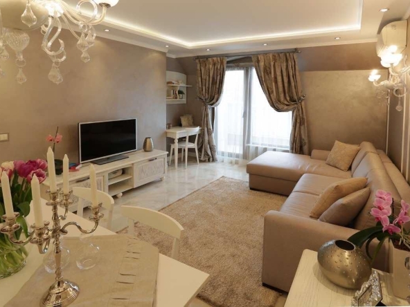 Дава се под наем Двустаен апартамент в Варна, Център - 65 кв.м за 1200 € - Снимка #1