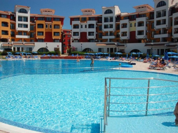 Дава се под наем Тристаен апартамент в Ахелой - 85 кв.м за 448.8 € - Снимка #1