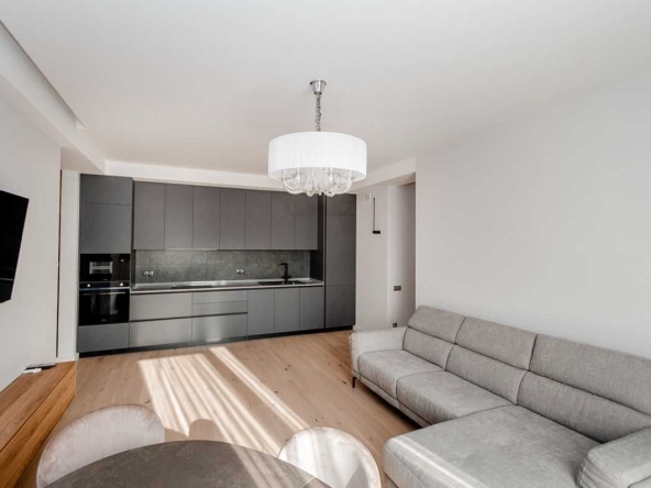 Дава се под наем Двустаен апартамент в София, Оборище - 70 кв.м за 350 € - Снимка #1