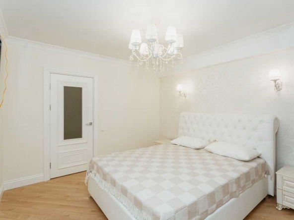 Дава се под наем Двустаен апартамент в София, Център - 68 кв.м за 450 € - Снимка #1