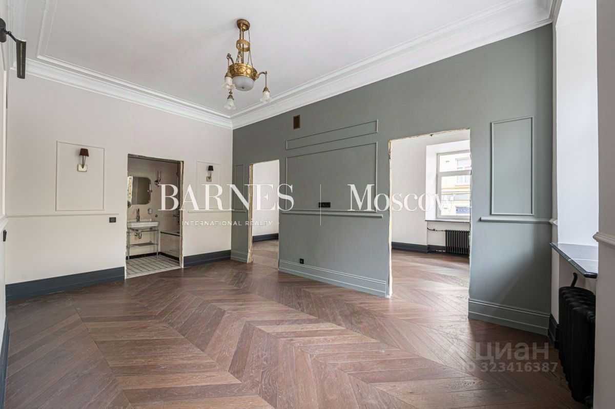 Дава се под наем Тристаен апартамент в Варна, Център - 90 кв.м за 800 € - Снимка #1