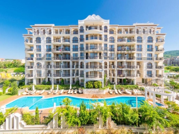 Двустаен апартамент в Свети Влас - 51 кв.м за 1942 €/кв.м - Снимка #1