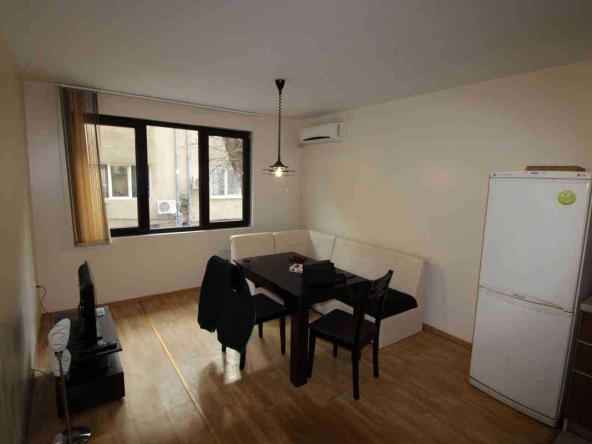 Дава се под наем Тристаен апартамент в Варна, Окръжна болница - 94 кв.м за 612 € - Снимка #1