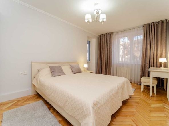 Дава се под наем Двустаен апартамент в София, Лозенец - 68 кв.м за 425 € - Снимка #1