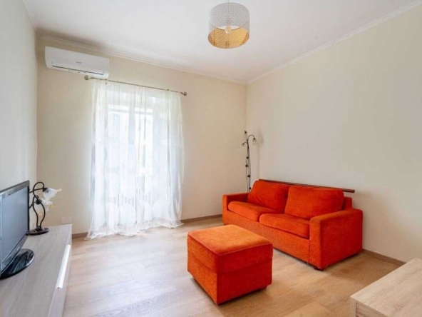 Дава се под наем Двустаен апартамент в София, Център - 56 кв.м за 382.5 € - Снимка #1