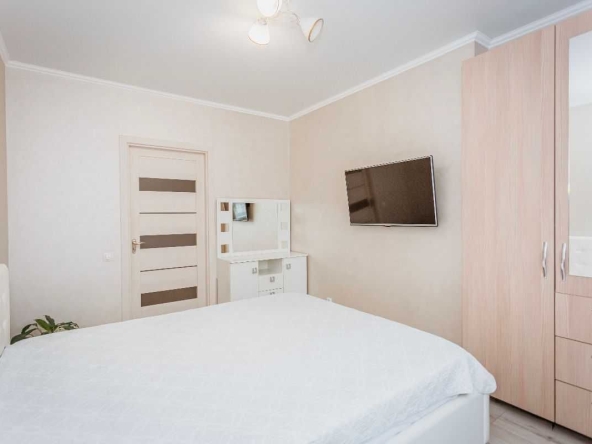 Дава се под наем Двустаен апартамент в София, Зона Б-18 - 65 кв.м за 375 € - Снимка #1