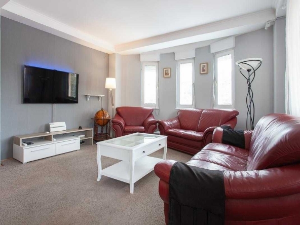 Дава се под наем Двустаен апартамент в Бургас, Възраждане - 57 кв.м за 255 € - Снимка #1