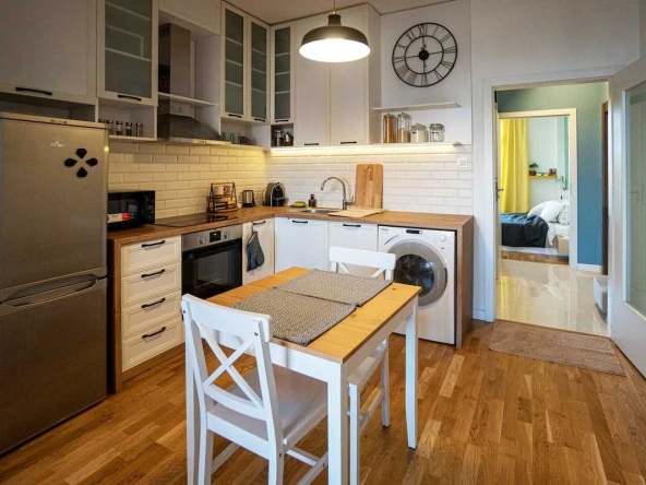 Двустаен апартамент в София, Център - 60 кв.м за 2750 €/кв.м - Снимка #1