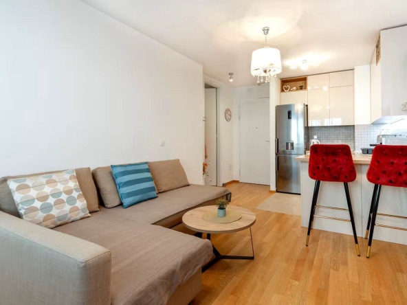 Дава се под наем Тристаен апартамент в София, Студентски град - 120 кв.м за 586.5 € - Снимка #1