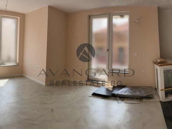 Тристаен апартамент в Пловдив, Кючук Париж - 87 кв.м за 1955 €/кв.м - Снимка #1