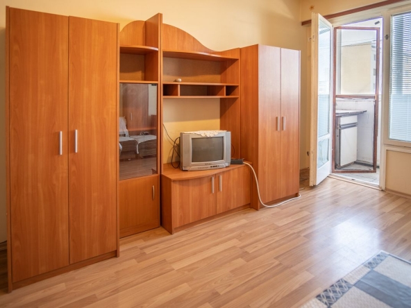 Дава се под наем Едностаен апартамент в Бургас, Изгрев - 43 кв.м за 224.4 € - Снимка #1