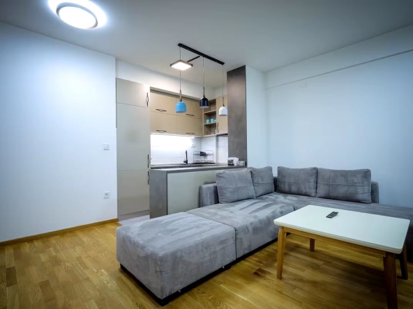 Дава се под наем Тристаен апартамент в София, Света Троица - 99 кв.м за 561 € - Снимка #1