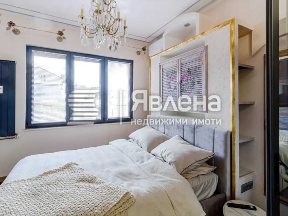 Двустаен апартамент в София, Център - 64 кв.м за 2351 €/кв.м - Снимка #1