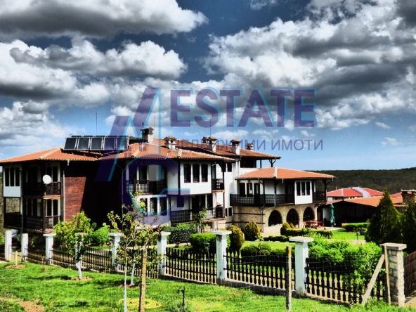 Хотел в Приморско - 2140 кв.м за 309 €/кв.м - Снимка #1