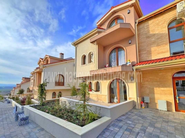 Двустаен апартамент в с. Кошарица, Област Бургас - 71 кв.м за 1191 €/кв.м - Снимка #1