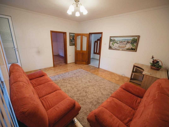 Дава се под наем Тристаен апартамент в Пловдив, Мараша - 65 кв.м за 325 € - Снимка #1