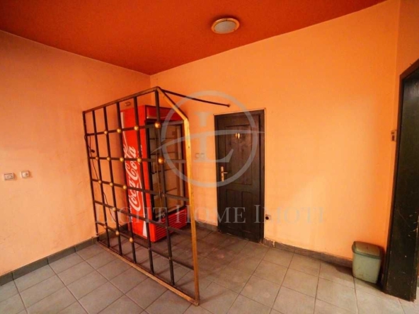 Магазин в Пловдив, Христо Смирненски - 92 кв.м за 945 €/кв.м - Снимка #1