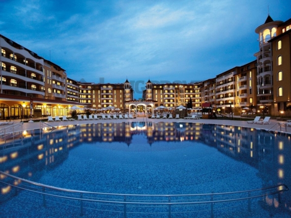 Тристаен апартамент в к.к. Слънчев бряг - 72 кв.м за 1230 €/кв.м - Снимка #1