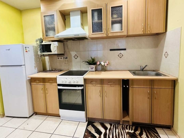 Дава се под наем Тристаен апартамент в Бургас, Изгрев - 75 кв.м за 280.5 € - Снимка #1