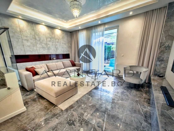 Къща в Пловдив, Остромила - 302 кв.м за 758 €/кв.м - Снимка #1