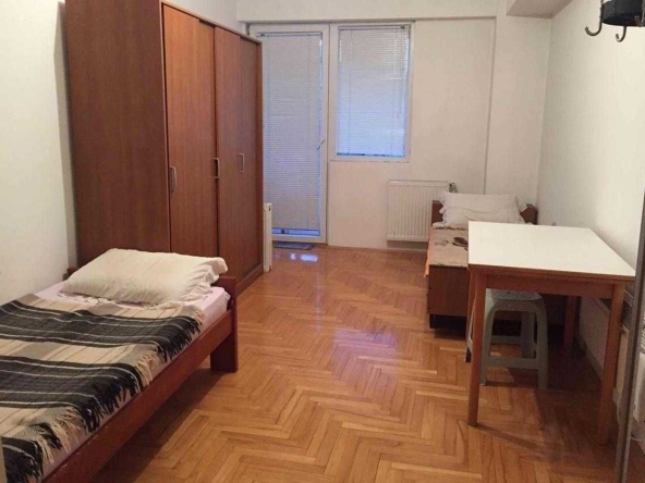 Дава се под наем Двустаен апартамент в Бургас, Славейков - 63 кв.м за 204 € - Снимка #1