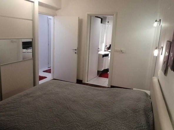 Дава се под наем Двустаен апартамент в Бургас, Изгрев - 57 кв.м за 219.3 € - Снимка #1