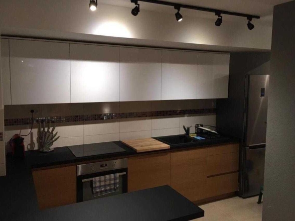 Дава се под наем Двустаен апартамент в Бургас, Център - 73 кв.м за 204 € - Снимка #1