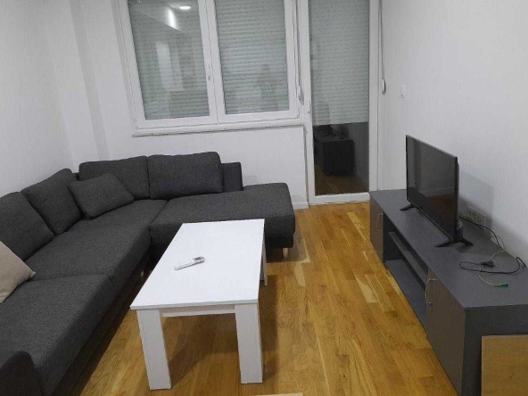 Дава се под наем Двустаен апартамент в Бургас, Славейков - 63 кв.м за 229.5 € - Снимка #1