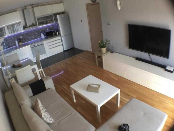 Дава се под наем Двустаен апартамент в Пловдив, Младежки Хълм - 56 кв.м за 280.5 € - Снимка #1