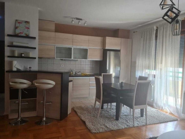 Тристаен апартамент в Пловдив, Каменица 1 - 79 кв.м за 1251 €/кв.м - Снимка #1
