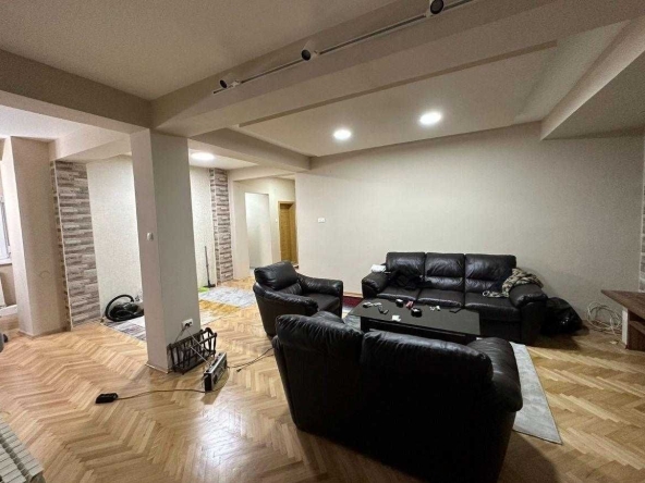 Дава се под наем Двустаен апартамент в Бургас, Зорница - 68 кв.м за 204 € - Снимка #1