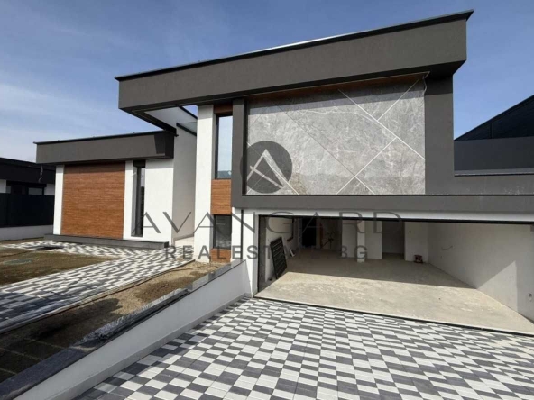 Къща в с. Белащица, Област Пловдив - 330 кв.м за 1623 €/кв.м - Снимка #1