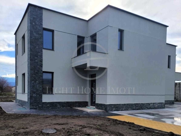 Къща в Пловдив, Остромила - 312 кв.м за 1026 €/кв.м - Снимка #1